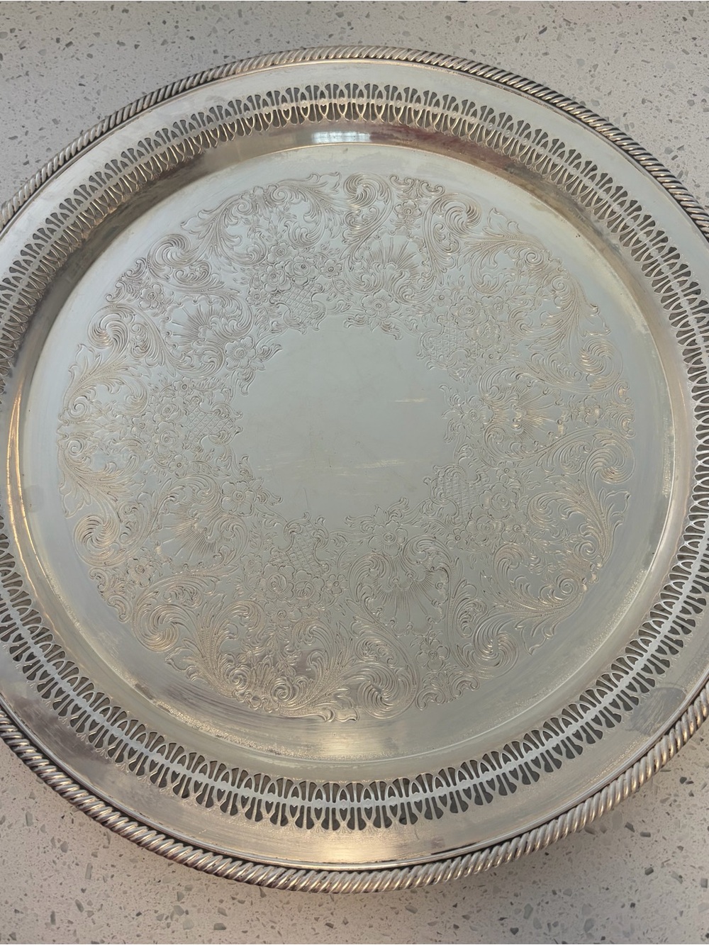 Vintage Wm. Rogers Silverplate 15” Round Serving Tray #162 Floral Pierced Edge